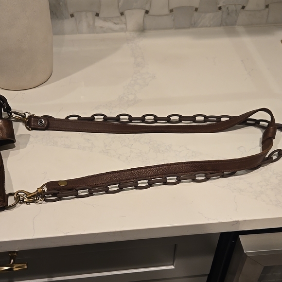 Two Bar West Brown Leather Crossbody Bag with Flap Closure - Picture 6 of 8